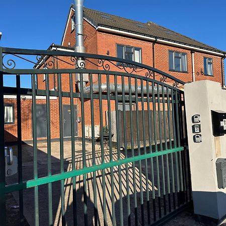 Cosy 3 Bed Apartment Near Birmingham Airport & Nec Perfect For Groups & Contractors! Exterior photo