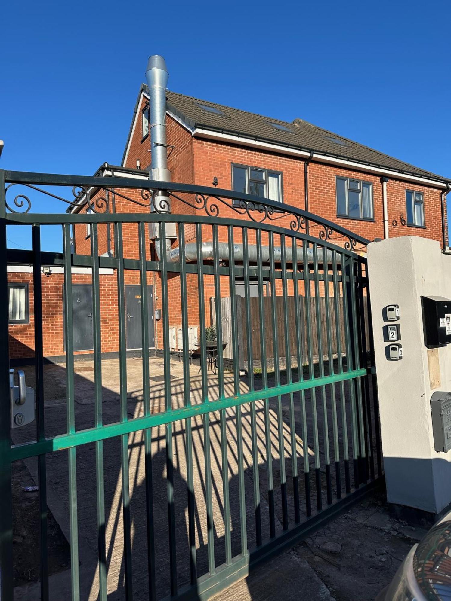 Cosy 3 Bed Apartment Near Birmingham Airport & Nec Perfect For Groups & Contractors! Exterior photo